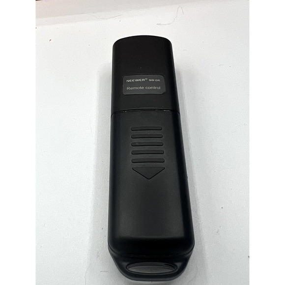 Neewer 2.4GHz Wireless Battery Grip w/ Remote Control For Canon 750D/760D - Picture 14 of 14